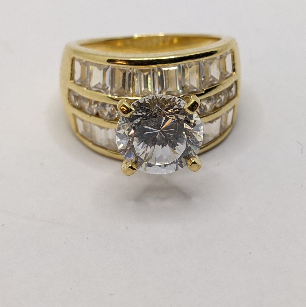 Stunning gold tone sterling silver ring with cubic zirconia